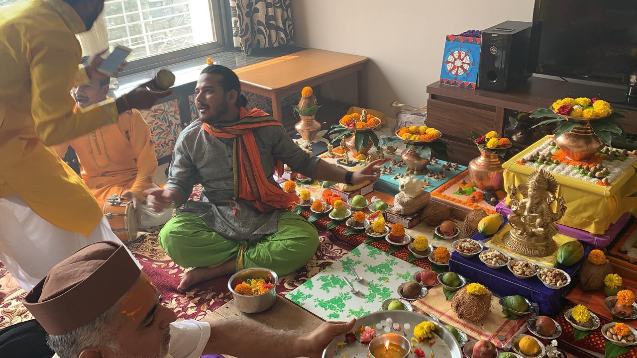 Pandit Dhananjay Guruji performing sacred rituals at Trimbakeshwar Jyotirlinga